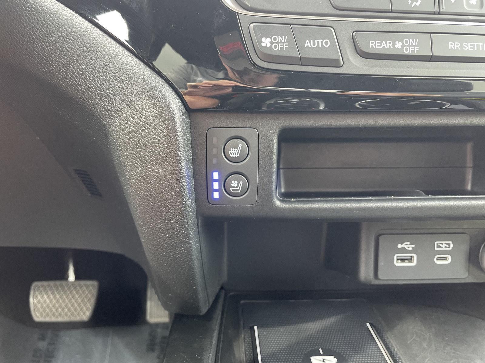 Vehicle photo 29