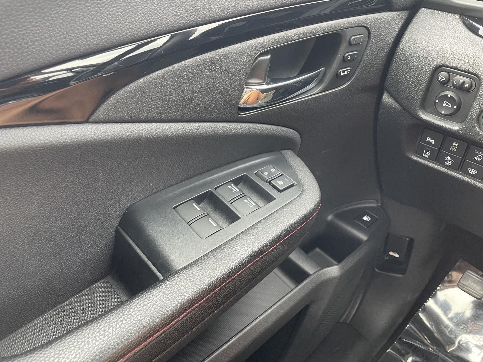 Vehicle photo 31