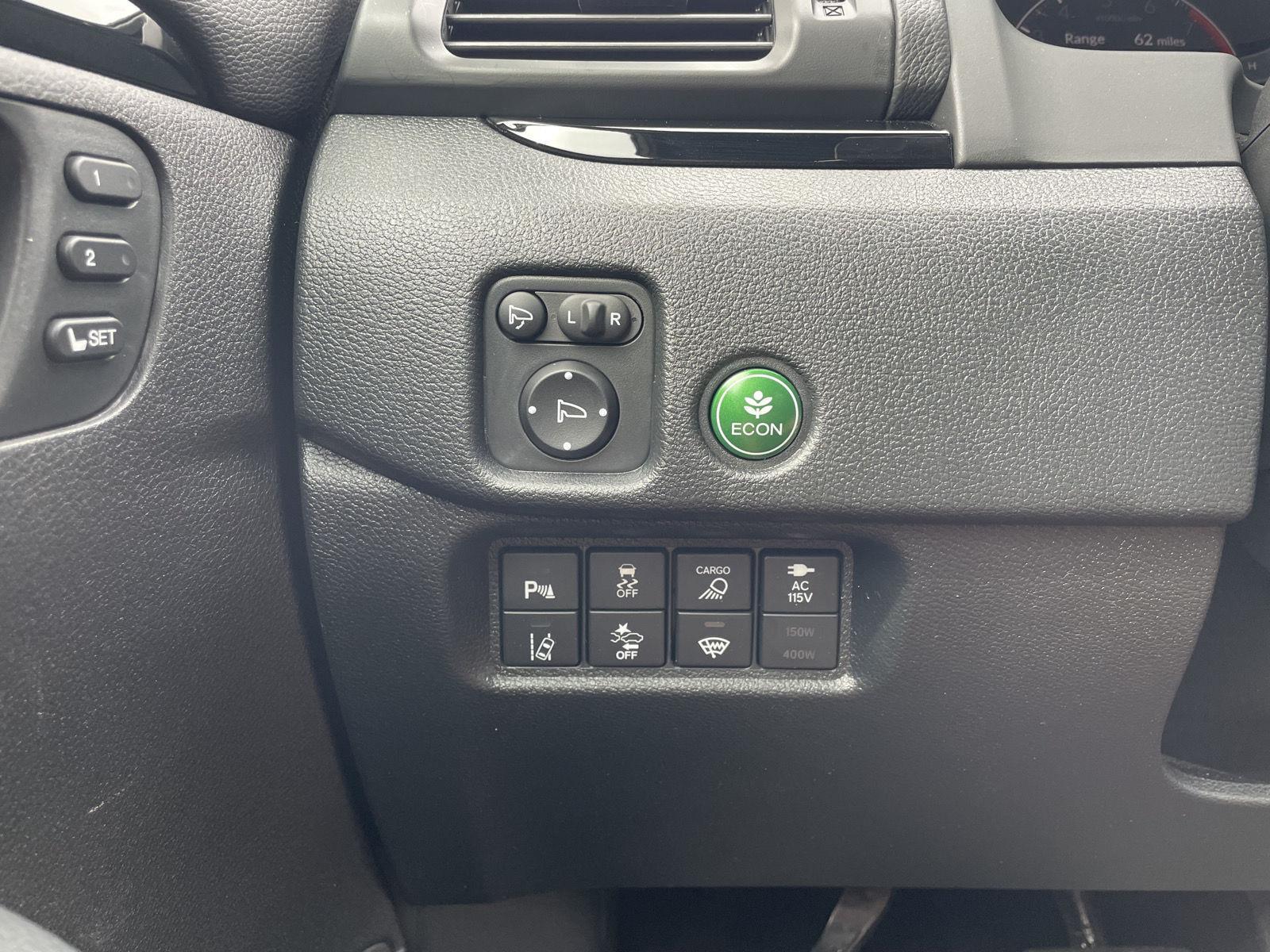Vehicle photo 33