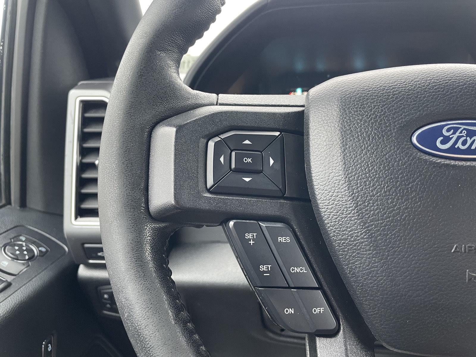 Vehicle photo 12