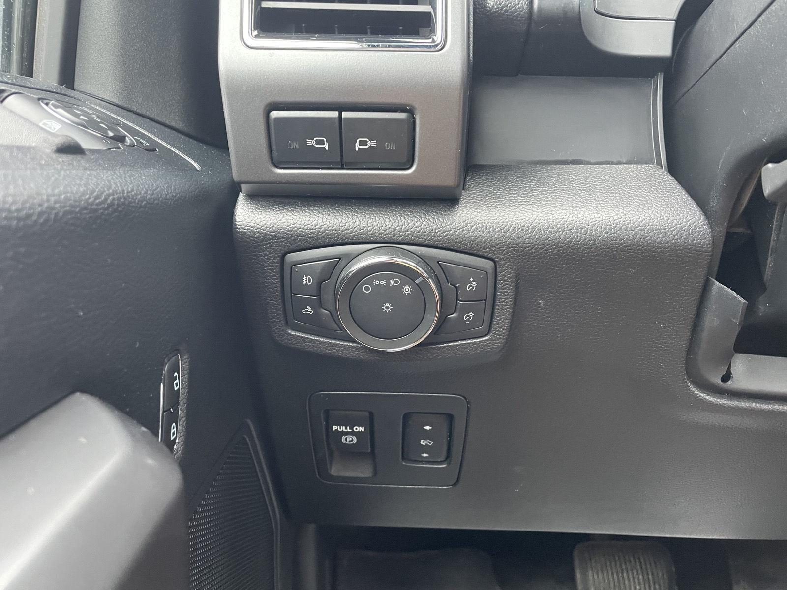 Vehicle photo 15