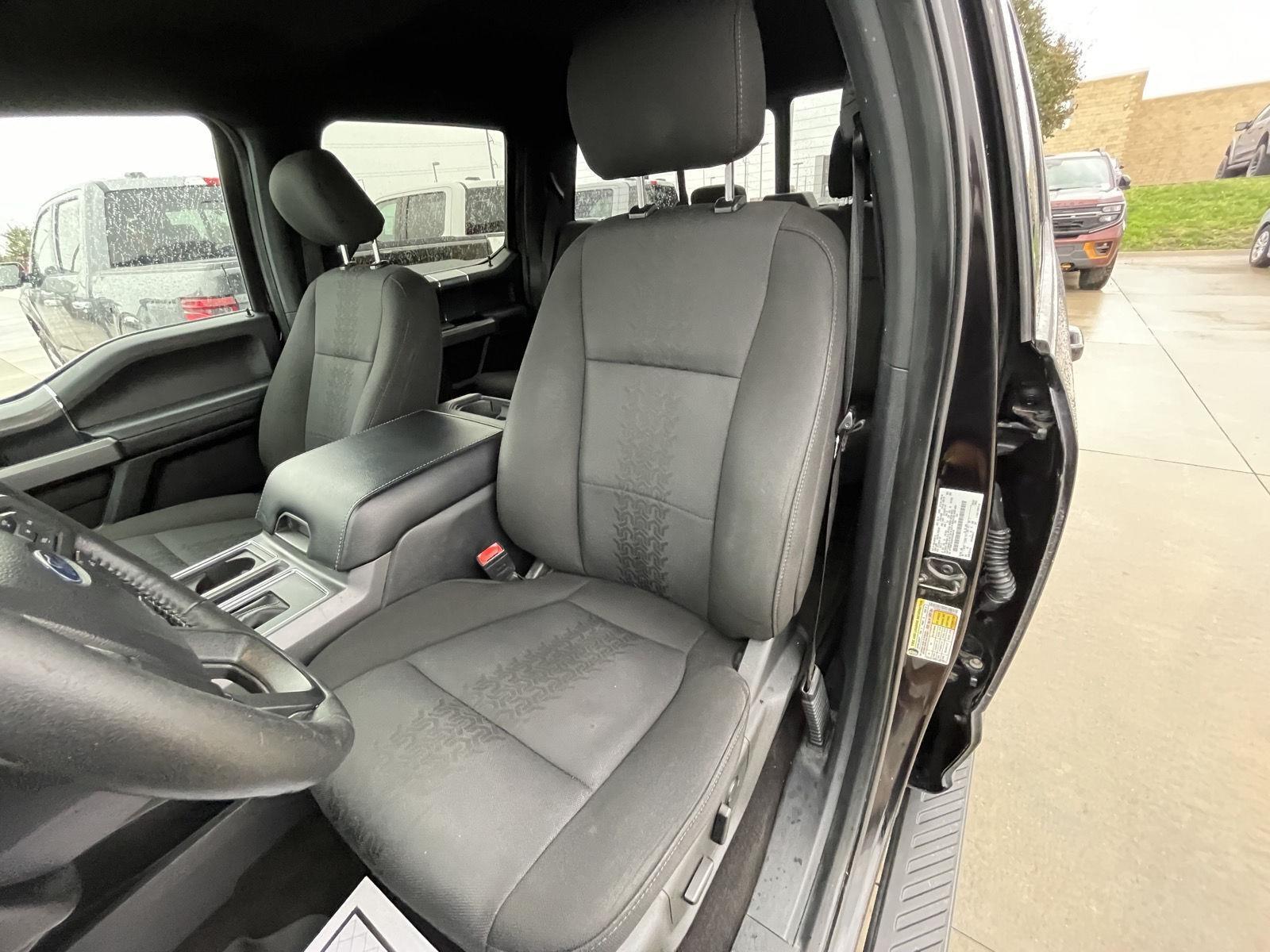 Vehicle photo 17