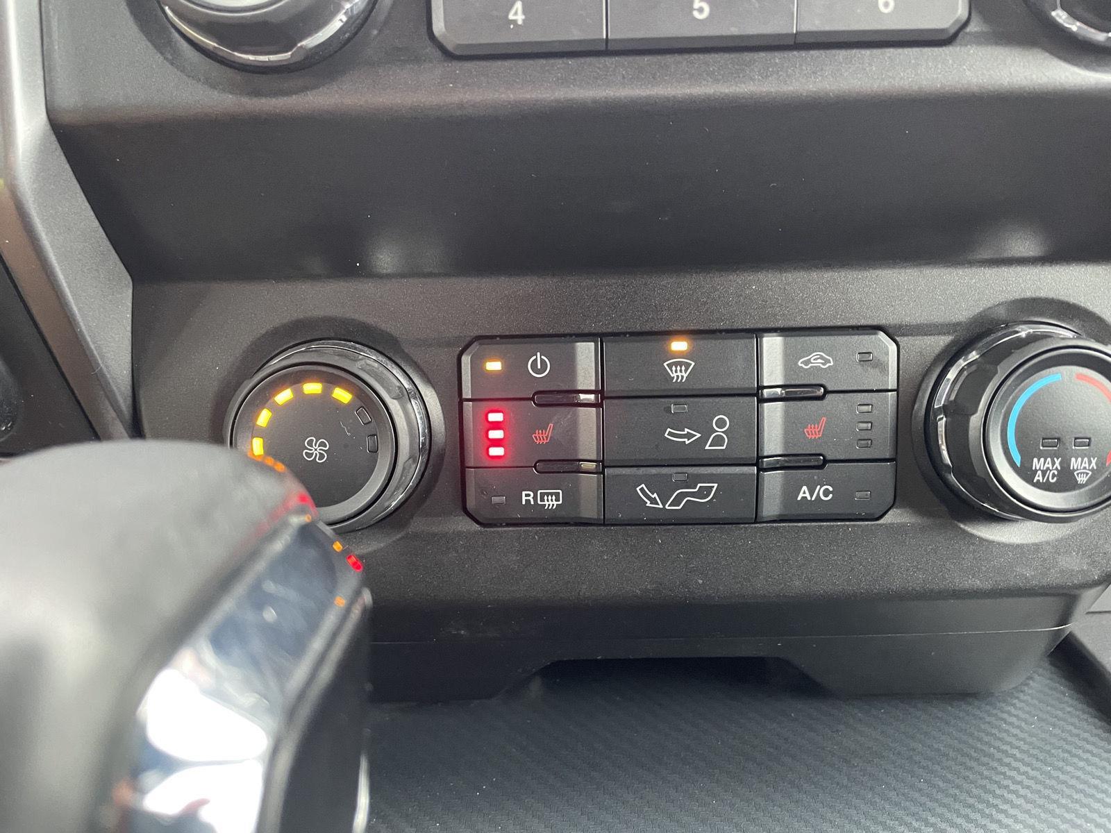 Vehicle photo 26