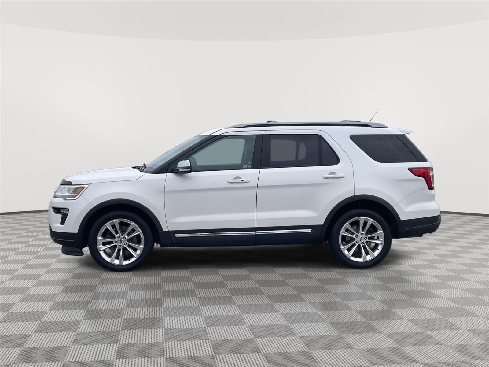 Vehicle photo 2