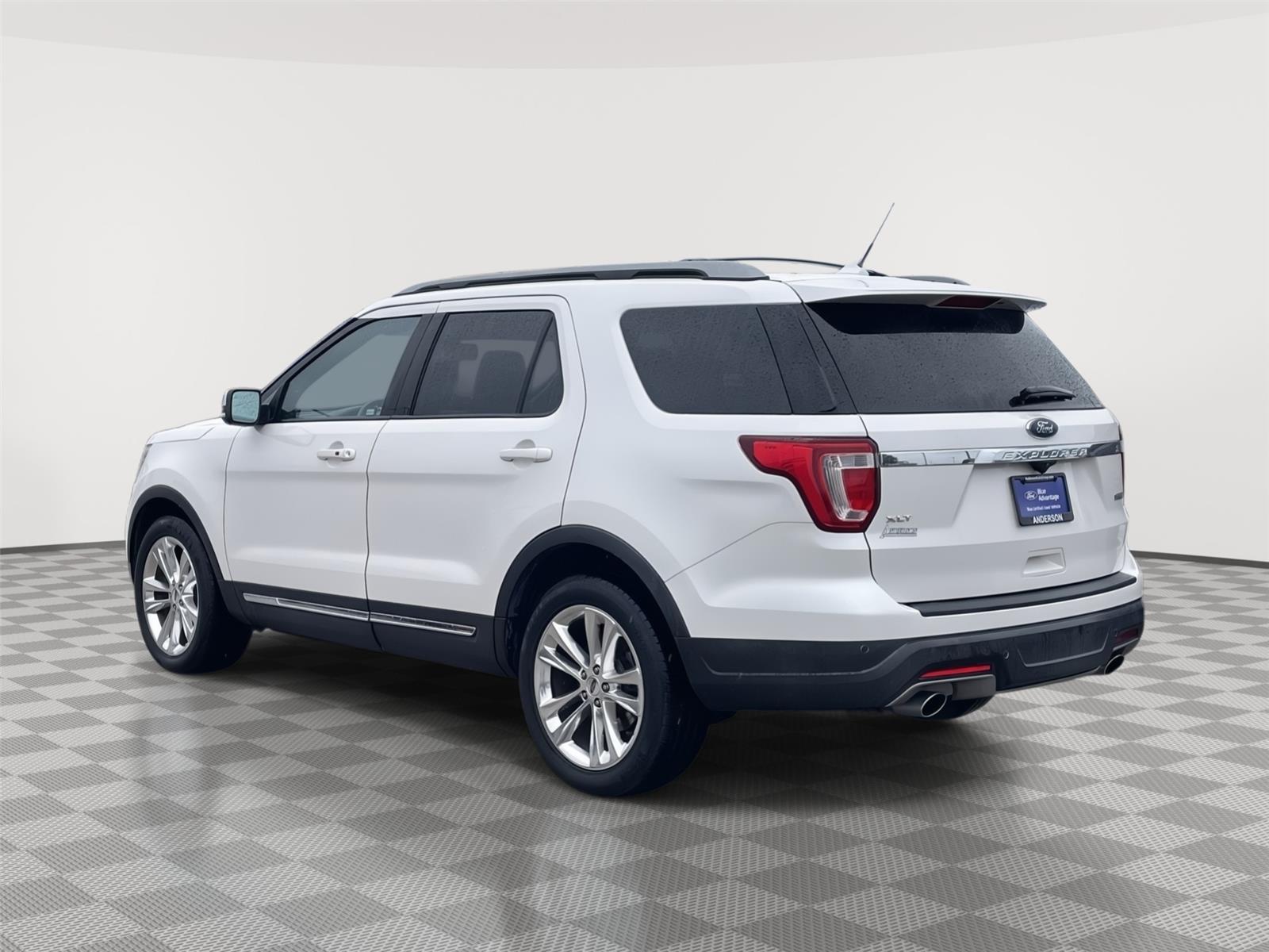 Vehicle photo 9
