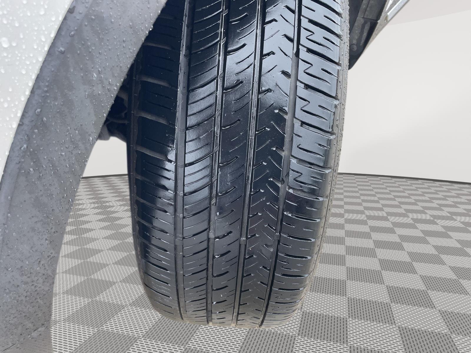 Vehicle photo 11