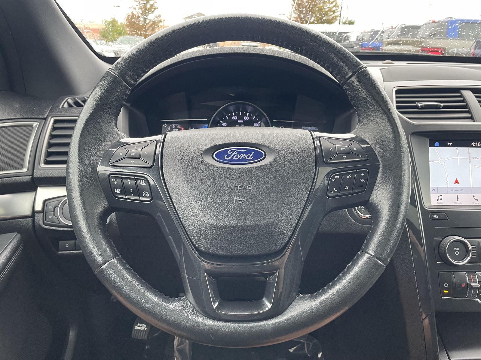 Vehicle photo 12
