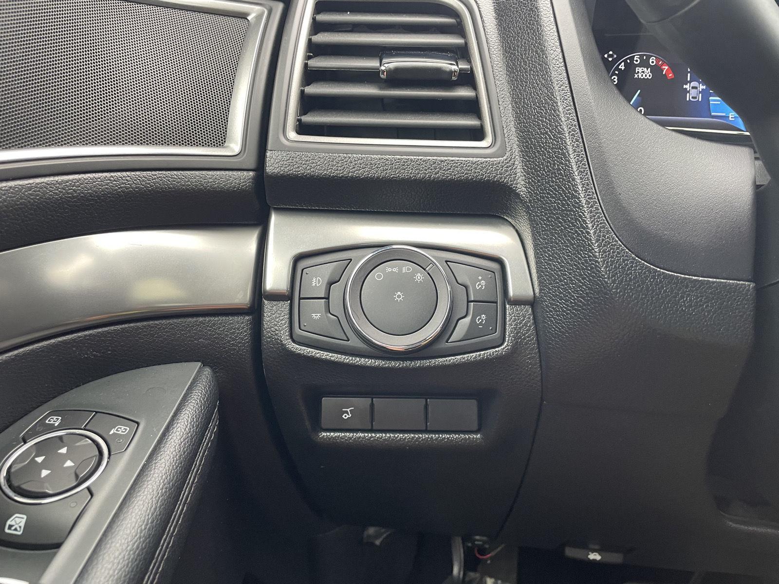 Vehicle photo 16
