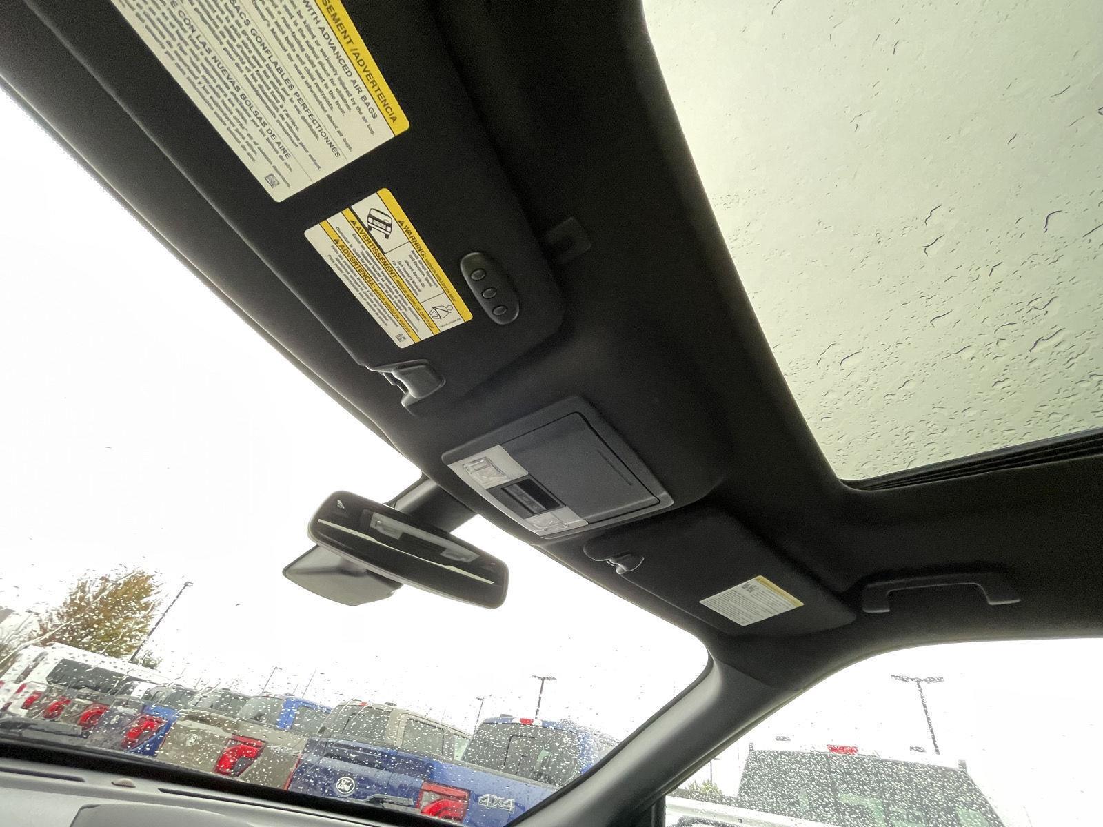 Vehicle photo 22