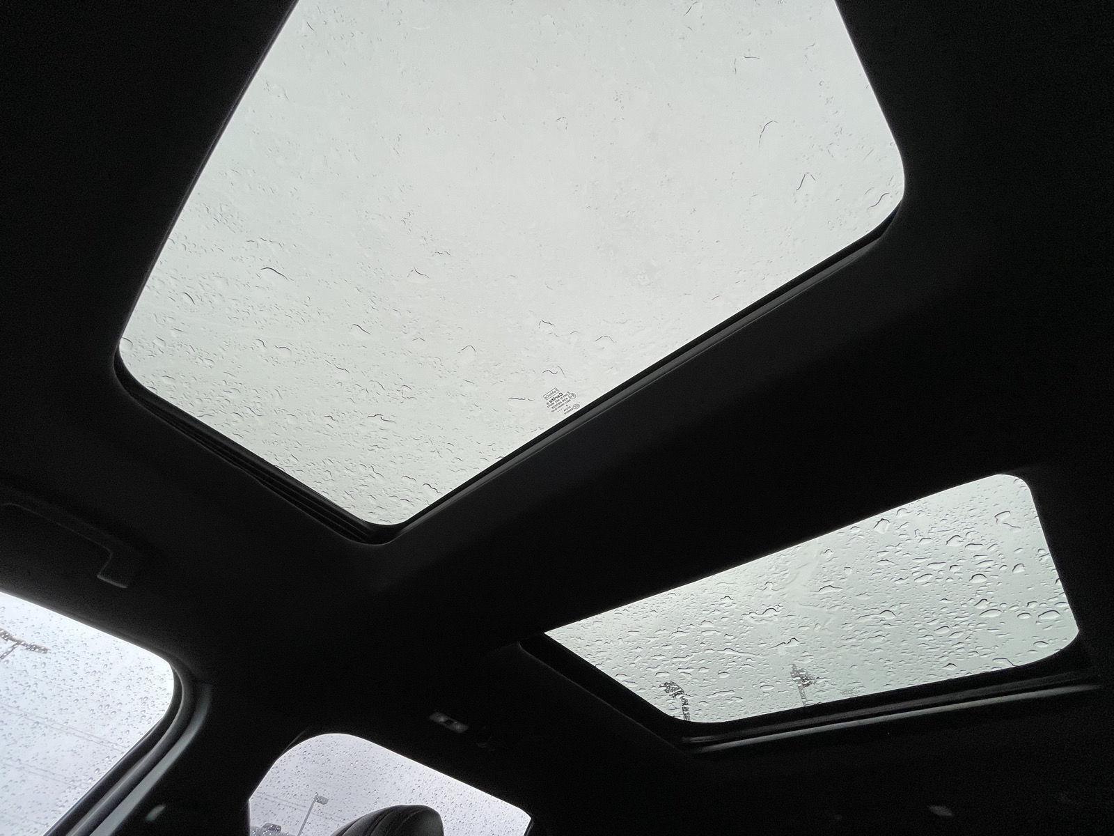 Vehicle photo 23