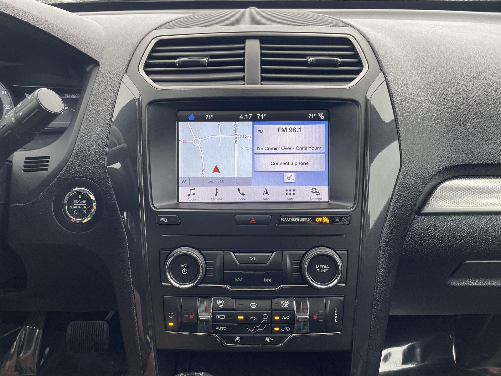Vehicle photo 24