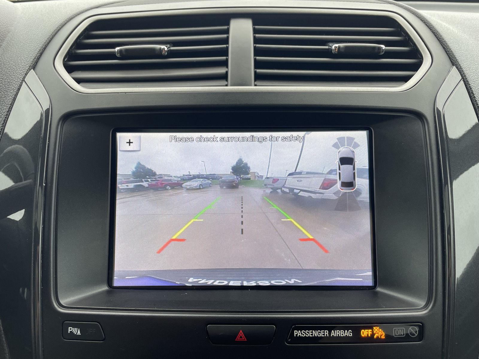 Vehicle photo 25