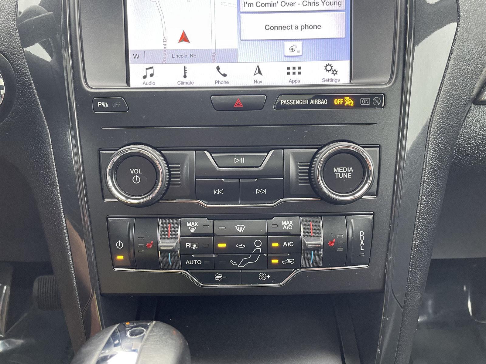 Vehicle photo 28