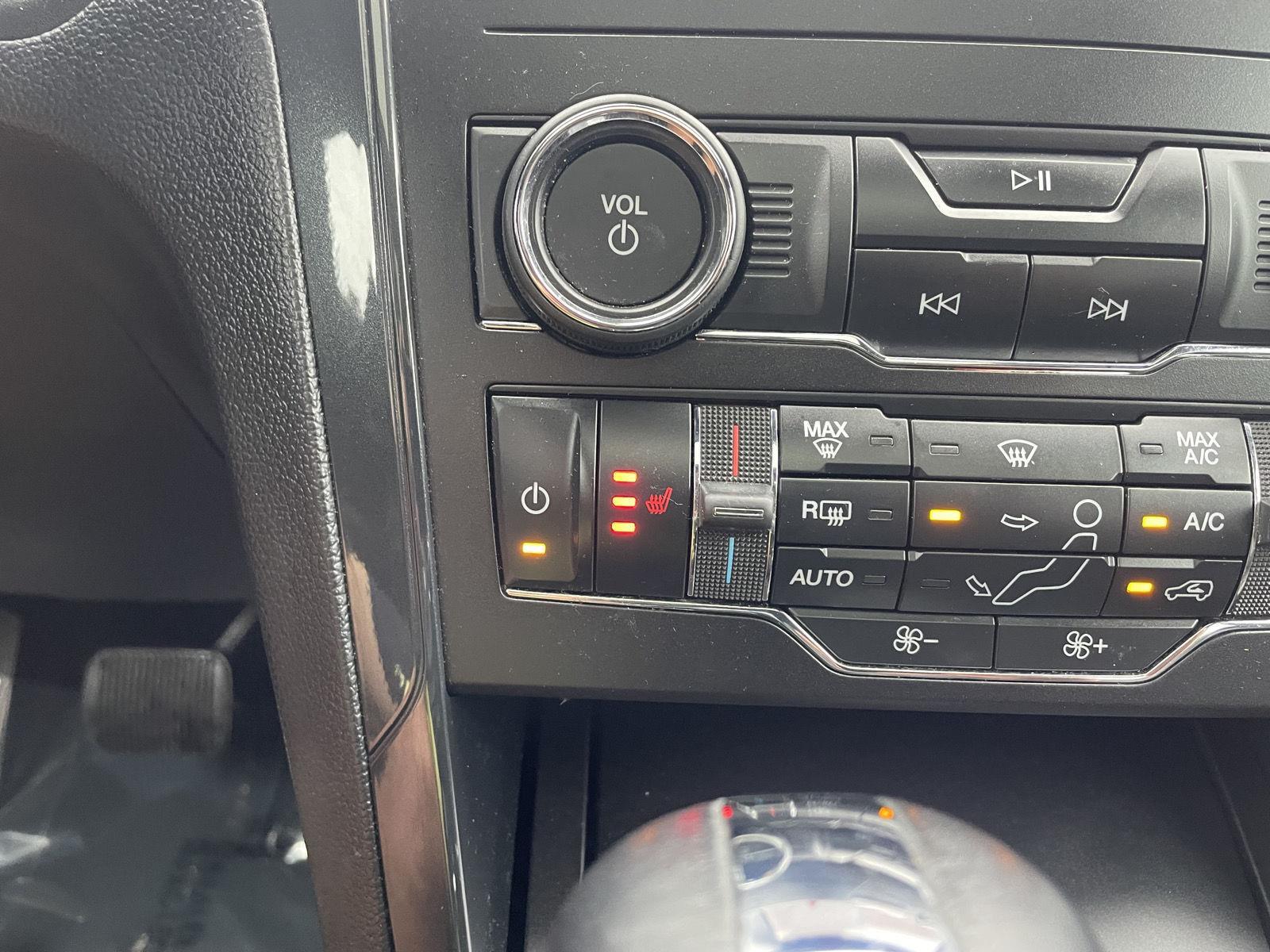Vehicle photo 29