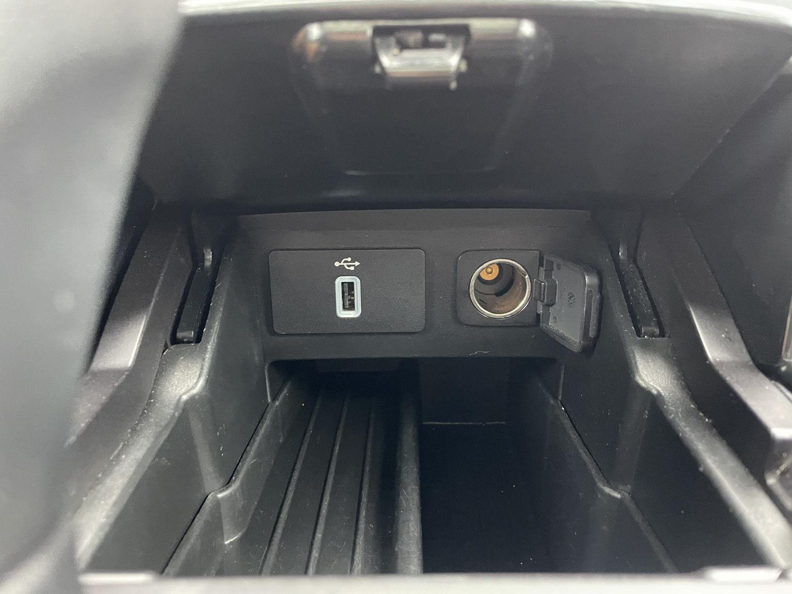 Vehicle photo 30