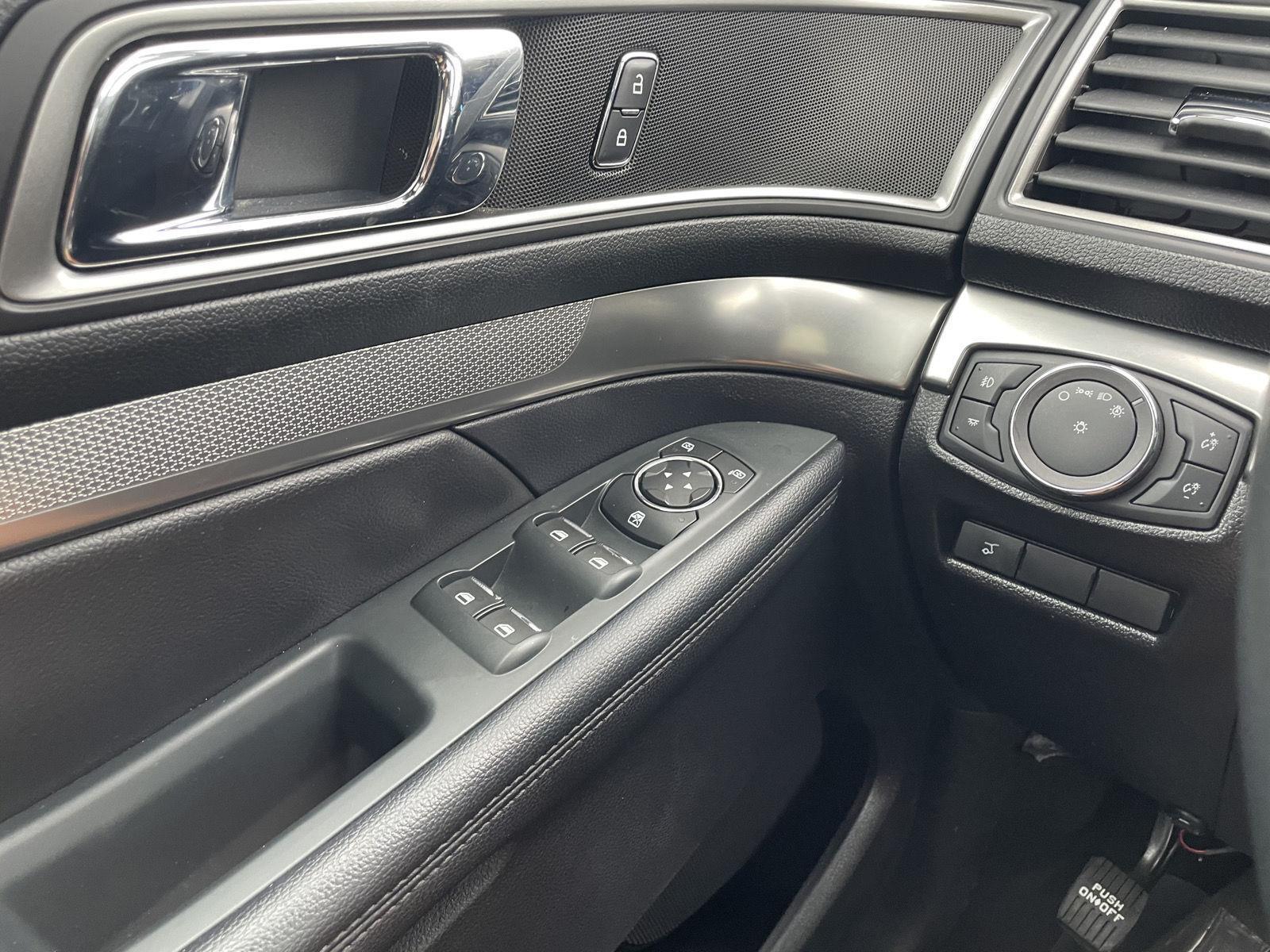 Vehicle photo 31
