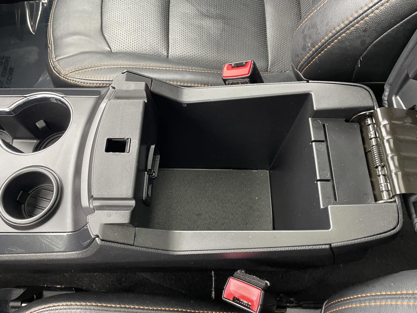 Vehicle photo 33