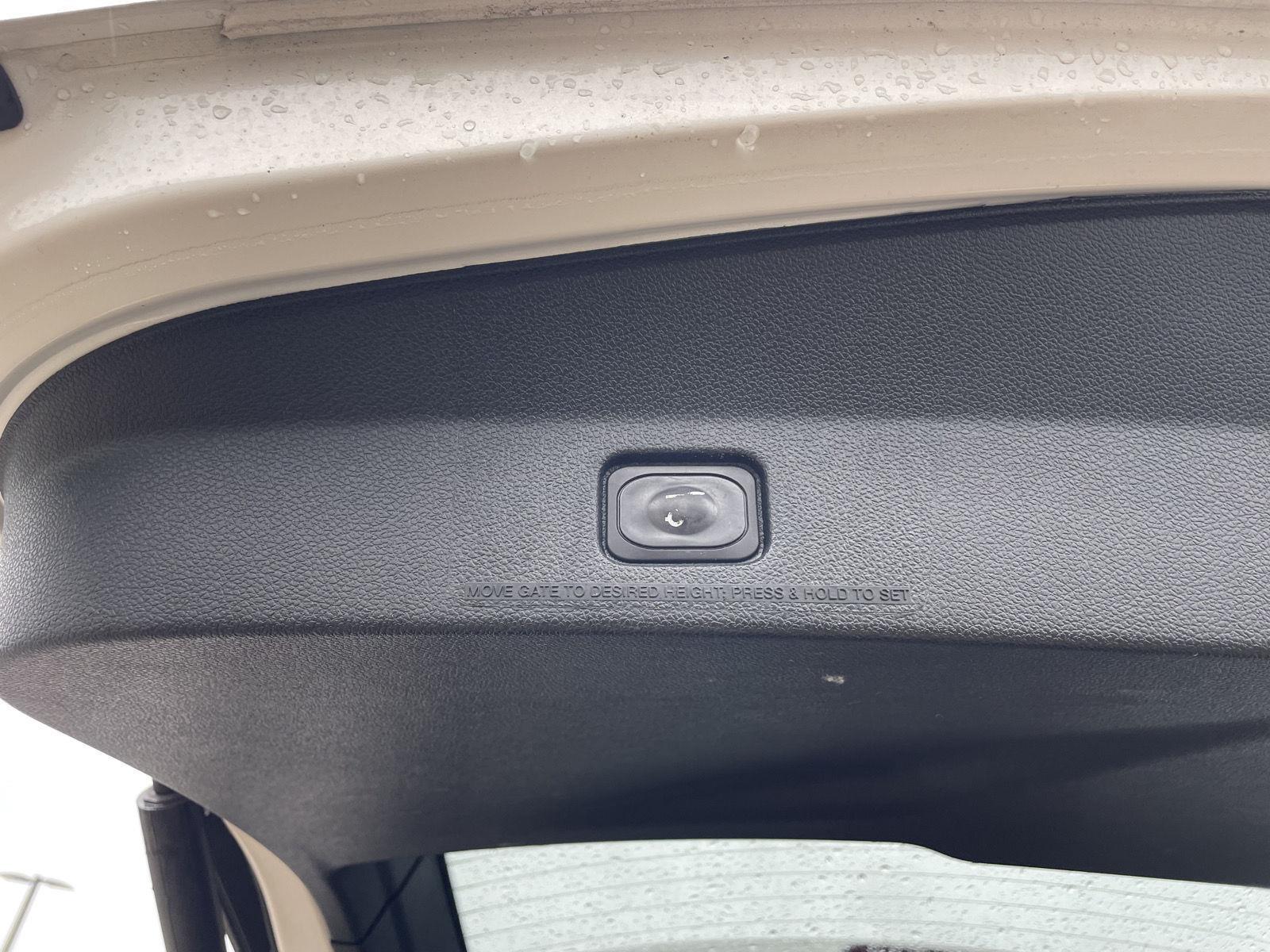 Vehicle photo 38
