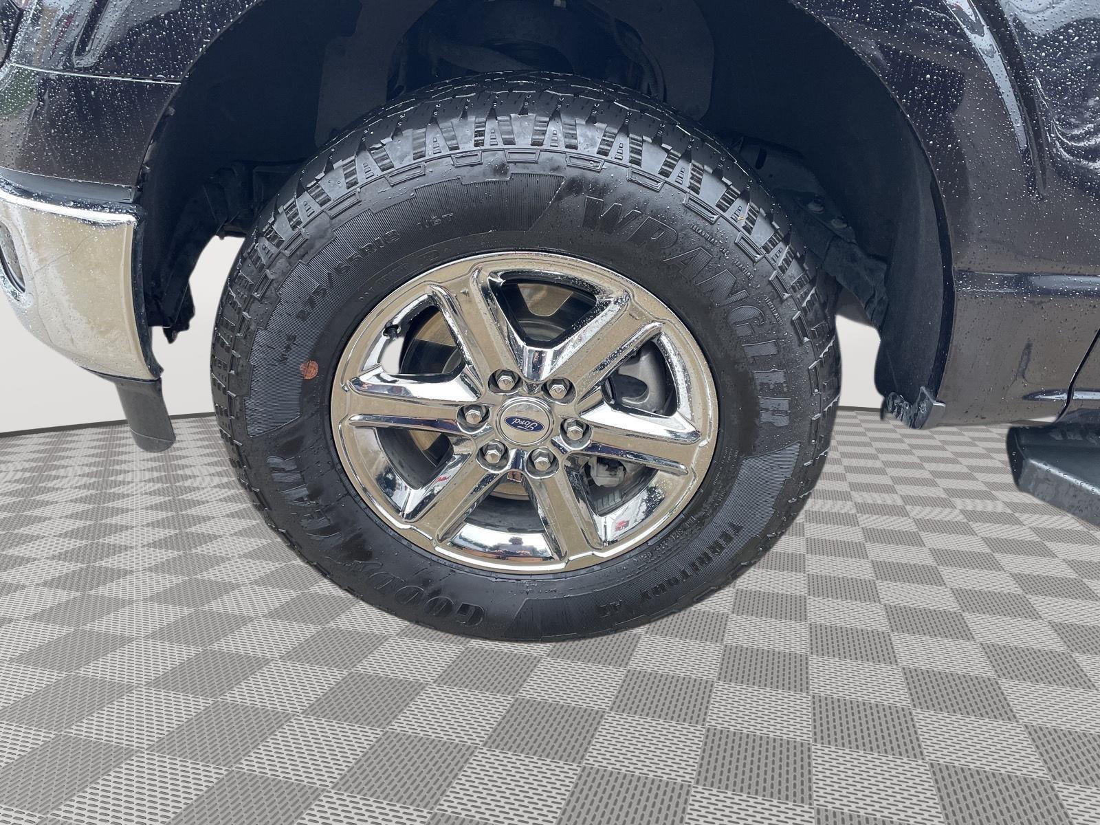 Vehicle photo 10