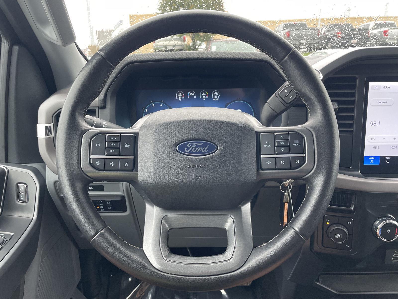 Vehicle photo 12