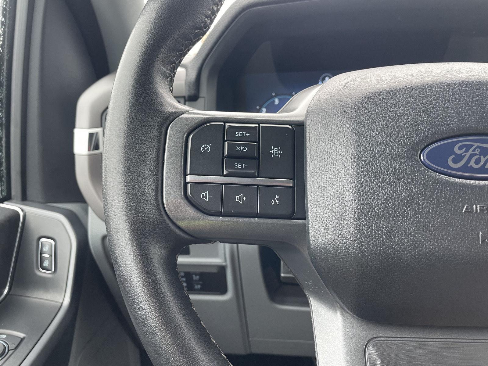 Vehicle photo 13