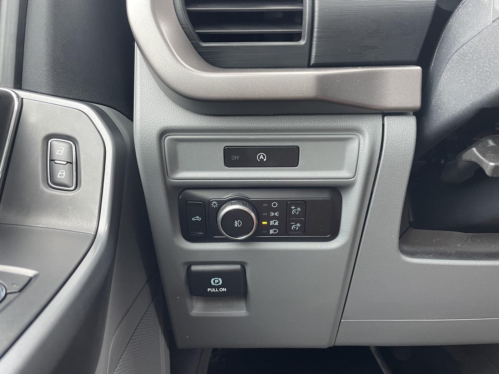 Vehicle photo 16