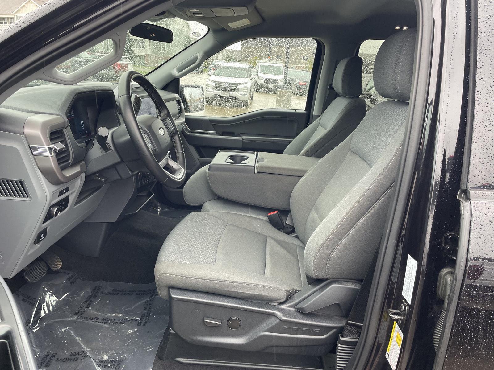 Vehicle photo 17