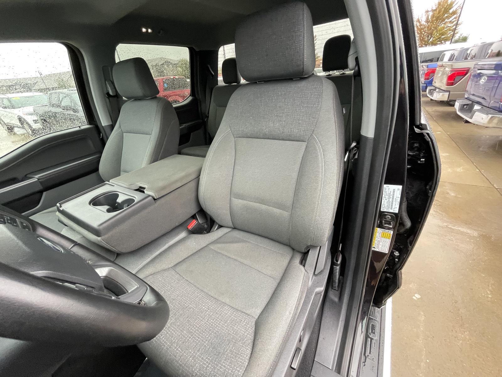 Vehicle photo 18