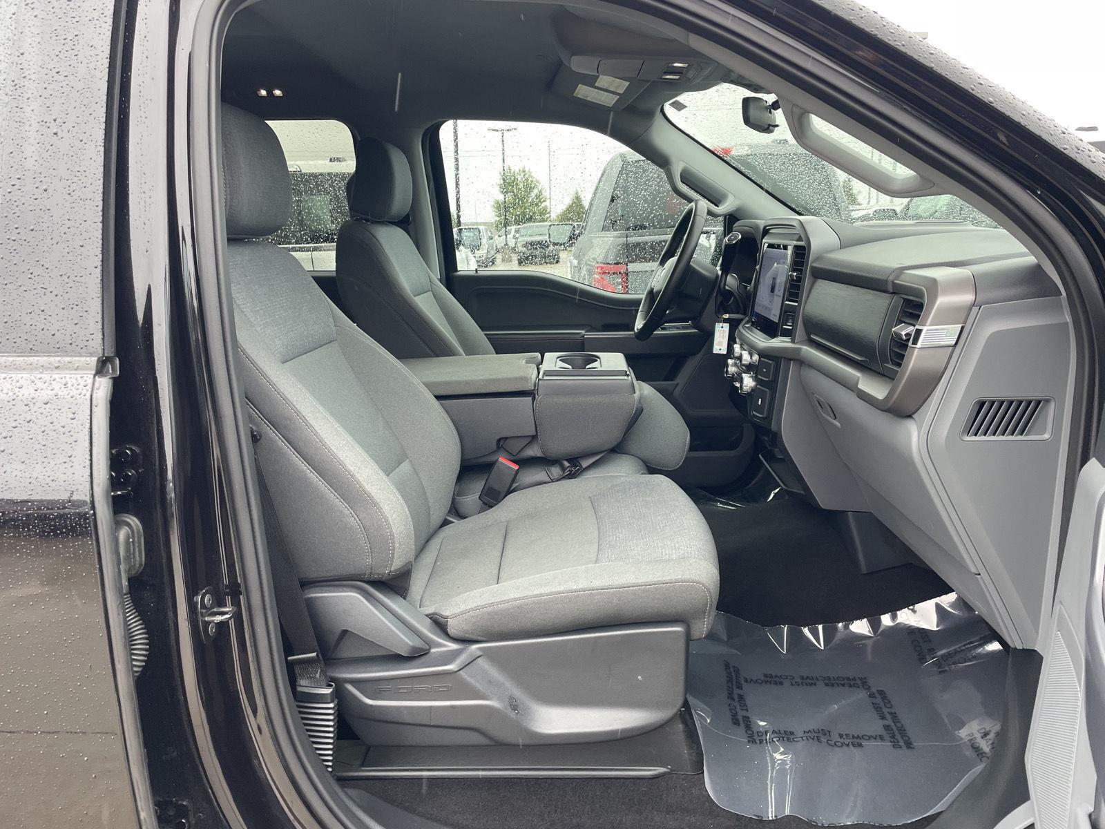 Vehicle photo 19