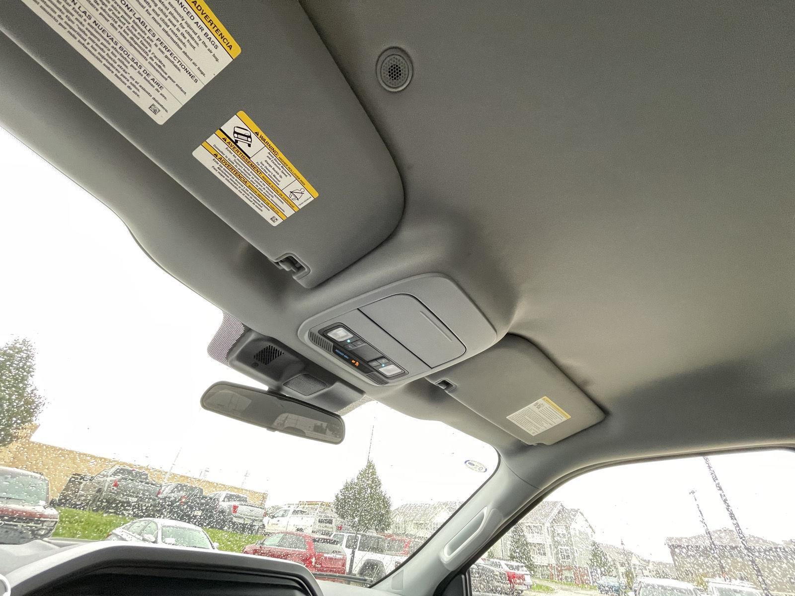 Vehicle photo 21