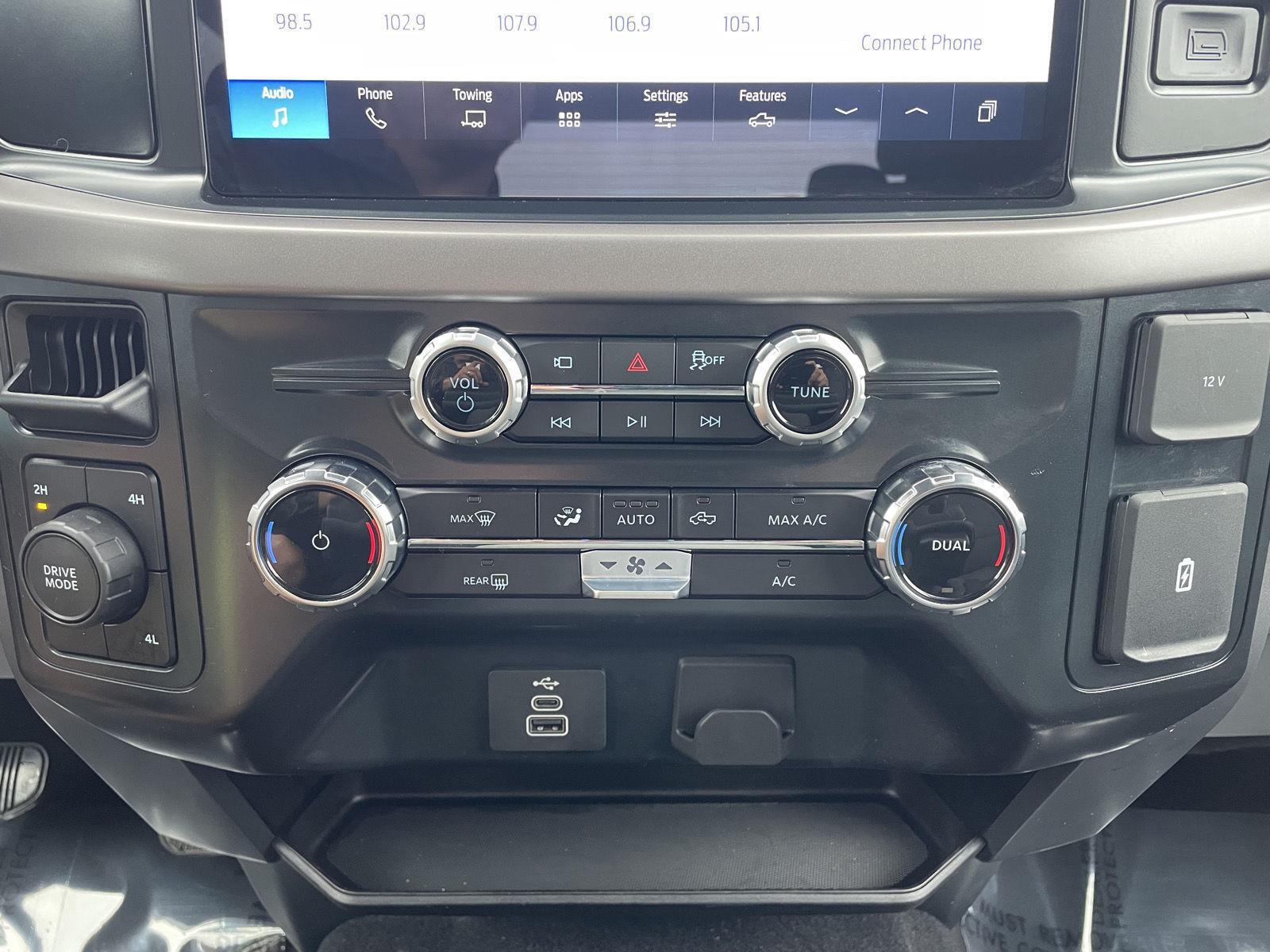 Vehicle photo 24