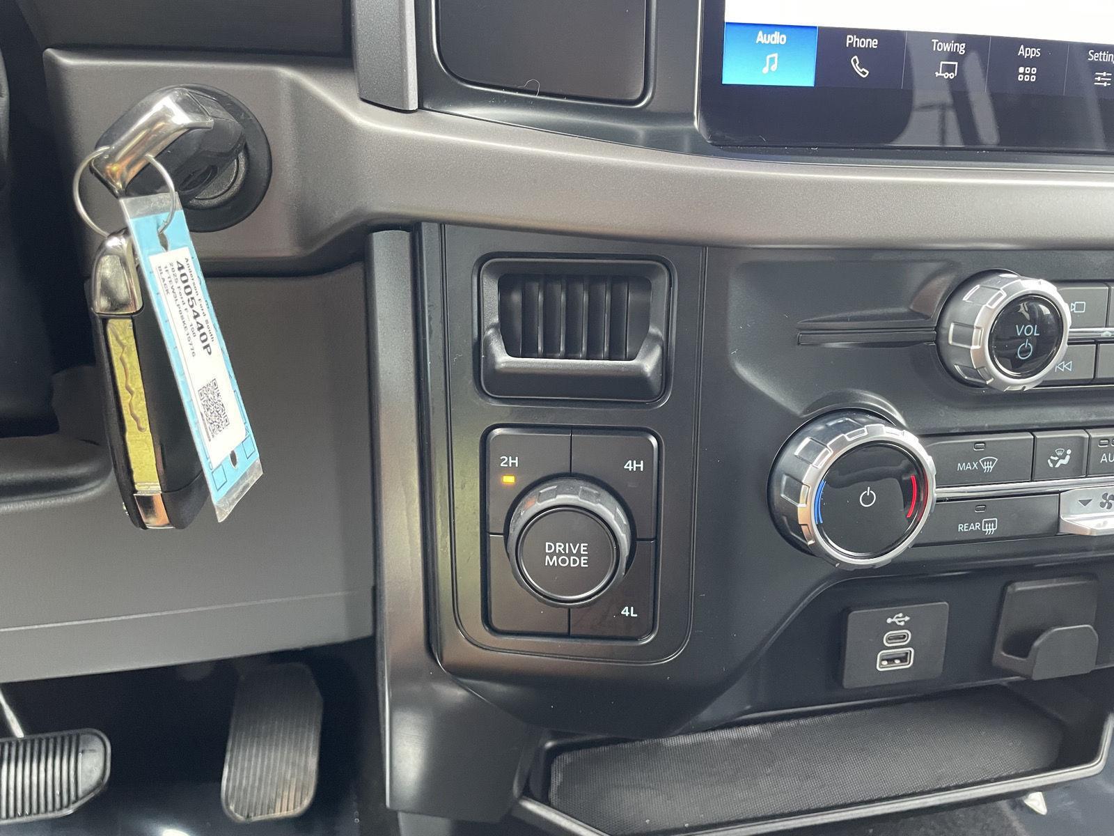 Vehicle photo 26