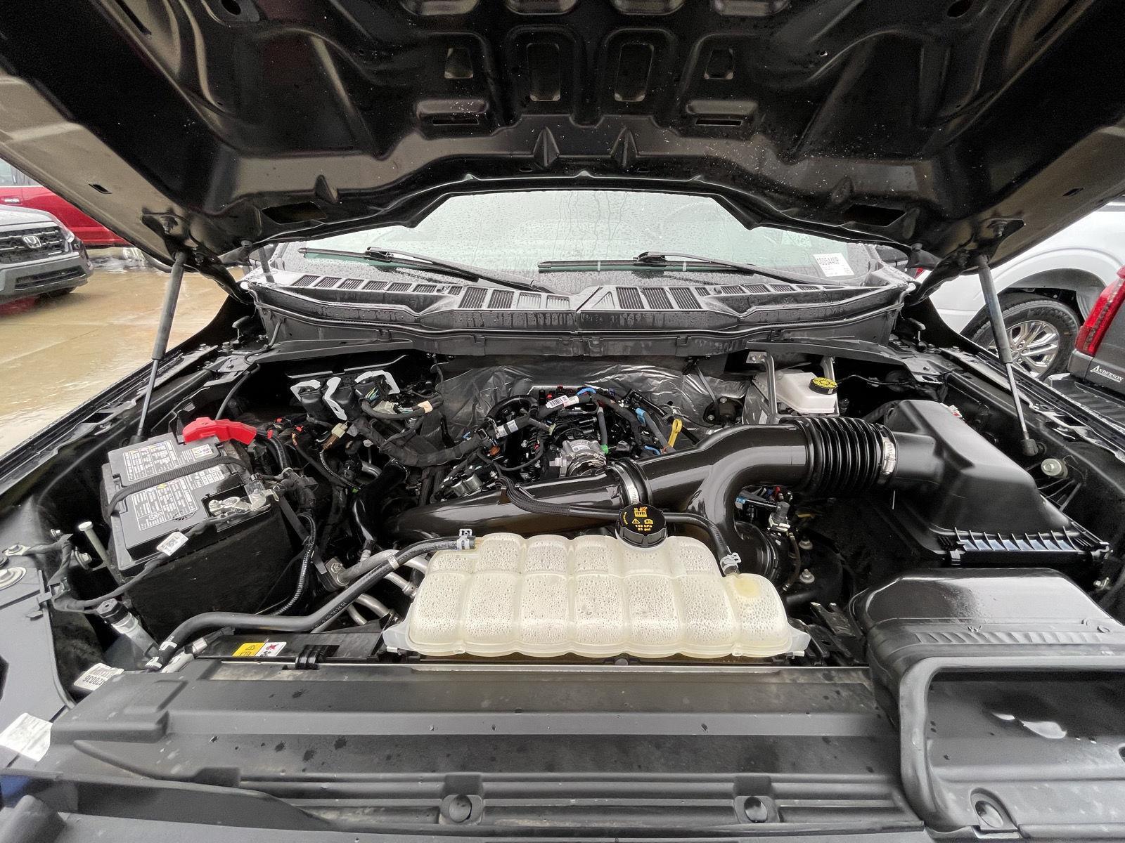 Vehicle photo 30