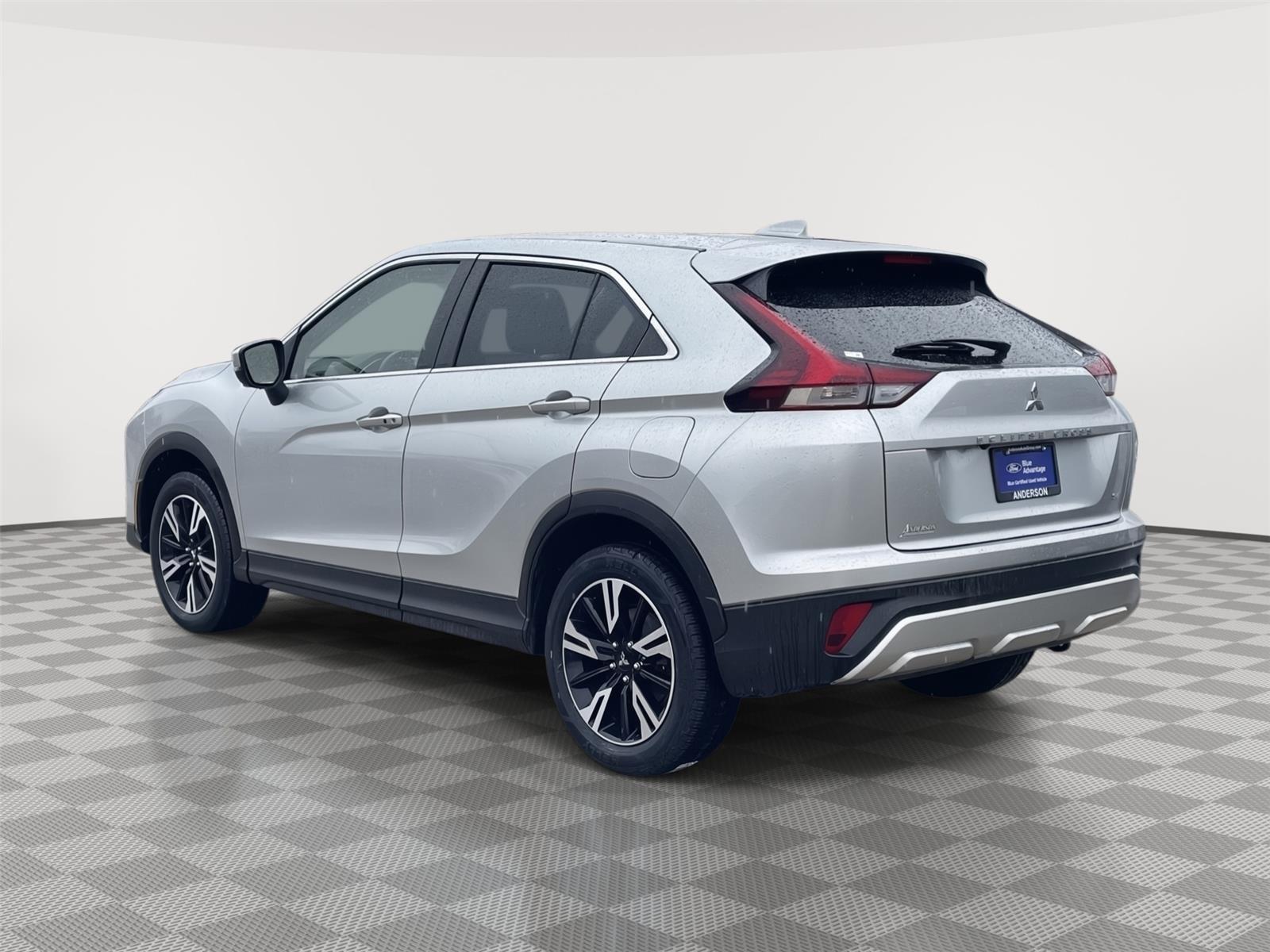 Vehicle photo 9