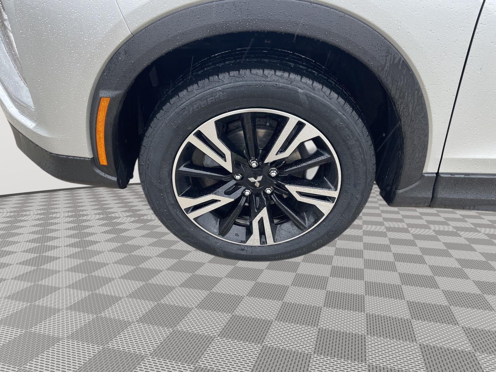 Vehicle photo 10