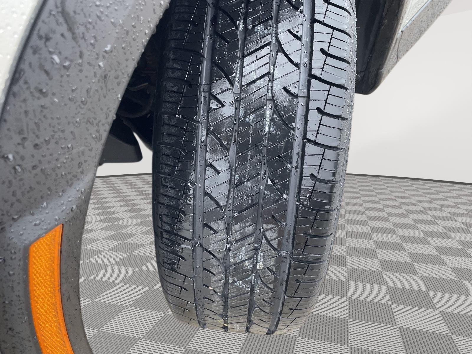 Vehicle photo 11