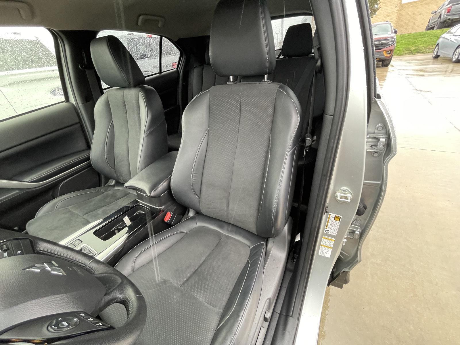Vehicle photo 18