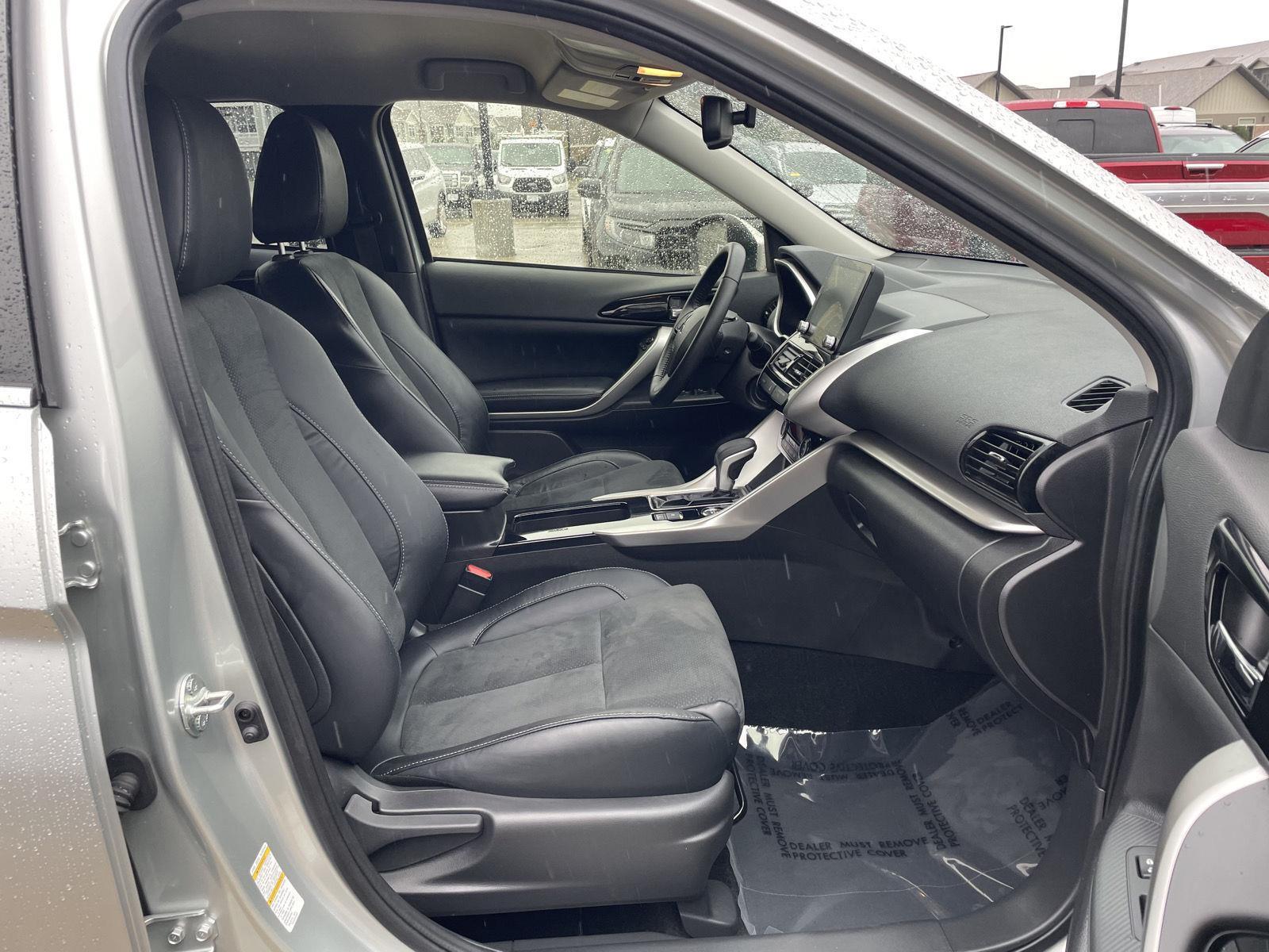 Vehicle photo 19