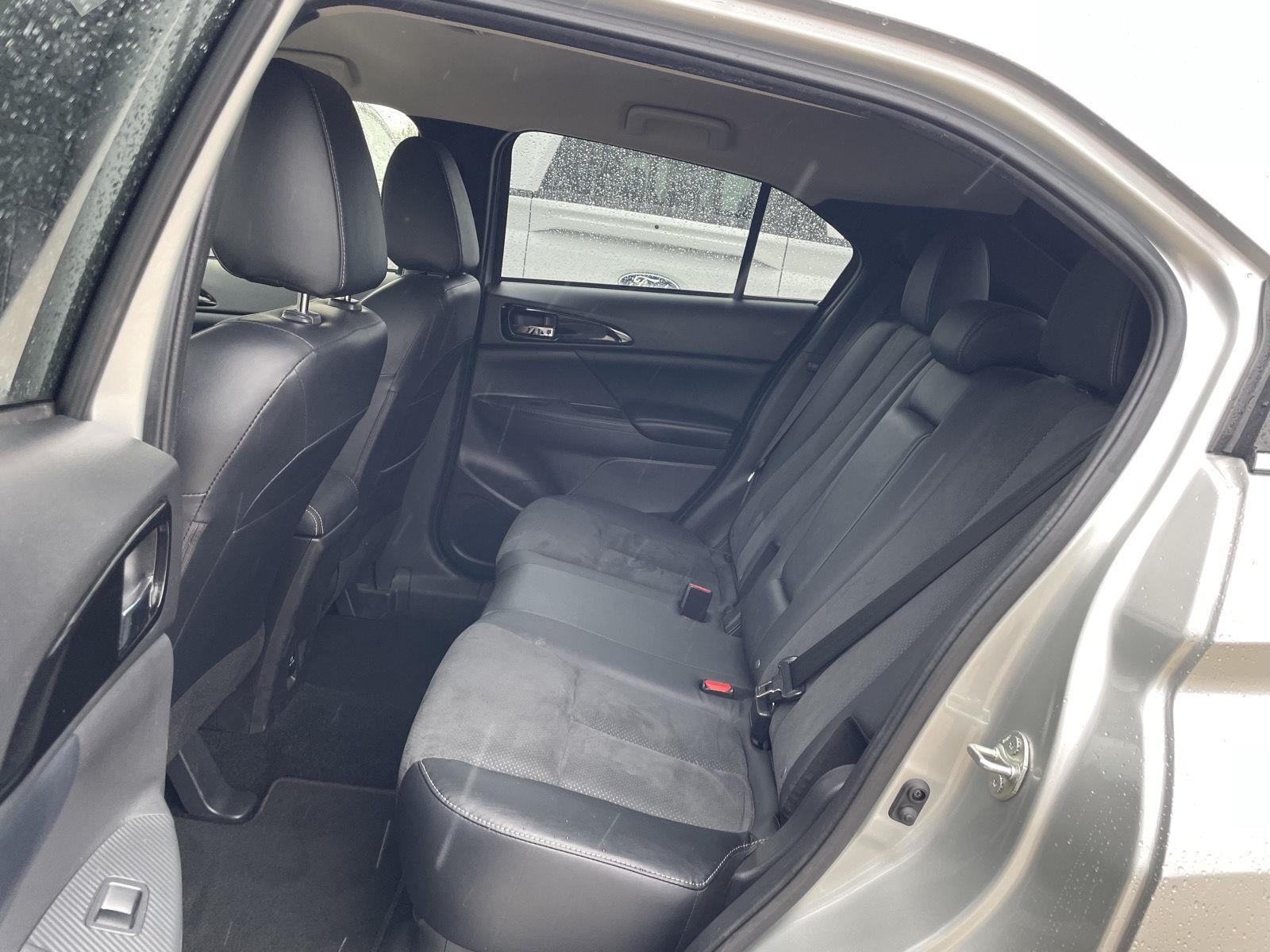 Vehicle photo 20