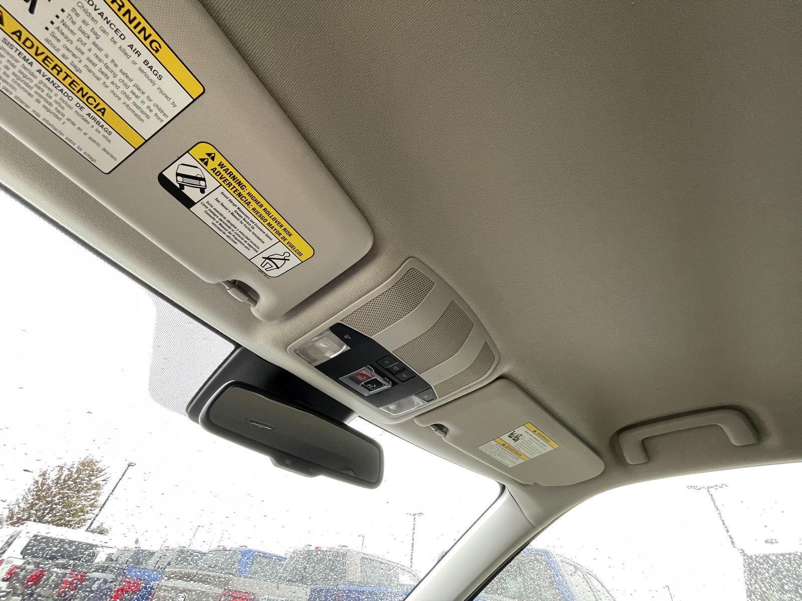 Vehicle photo 21