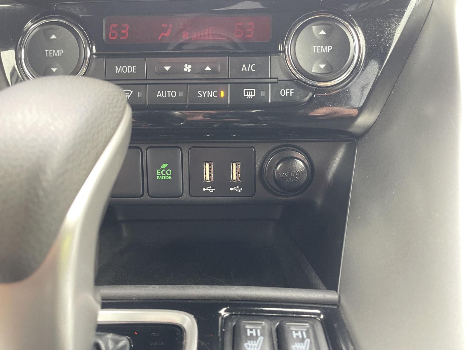 Vehicle photo 28
