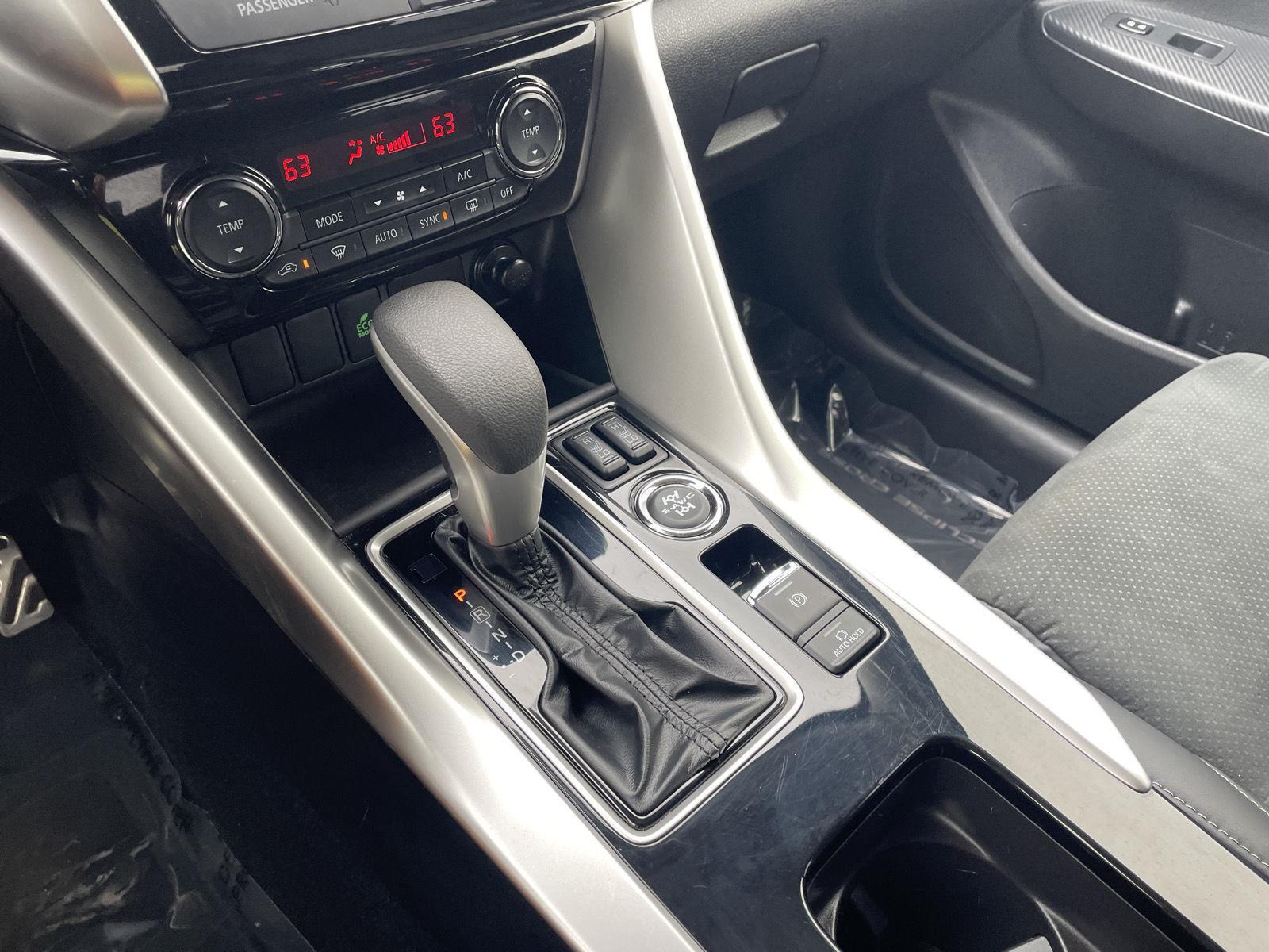 Vehicle photo 30