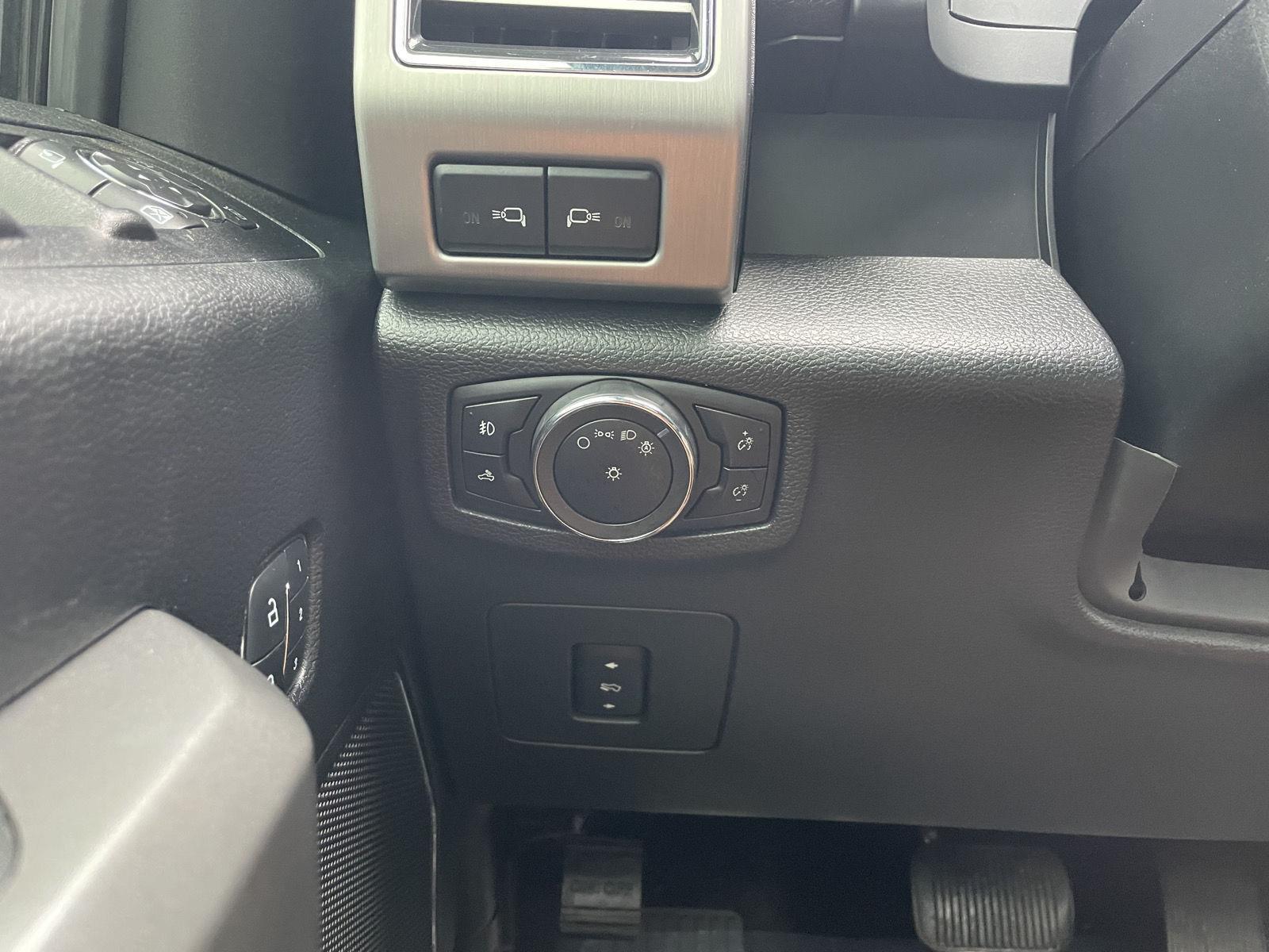 Vehicle photo 16