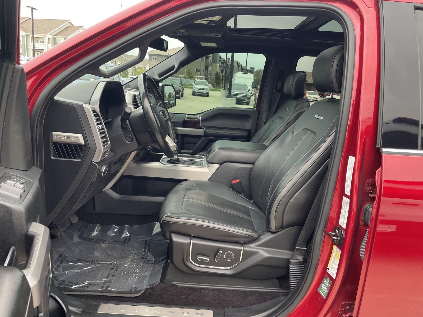 Vehicle photo 17