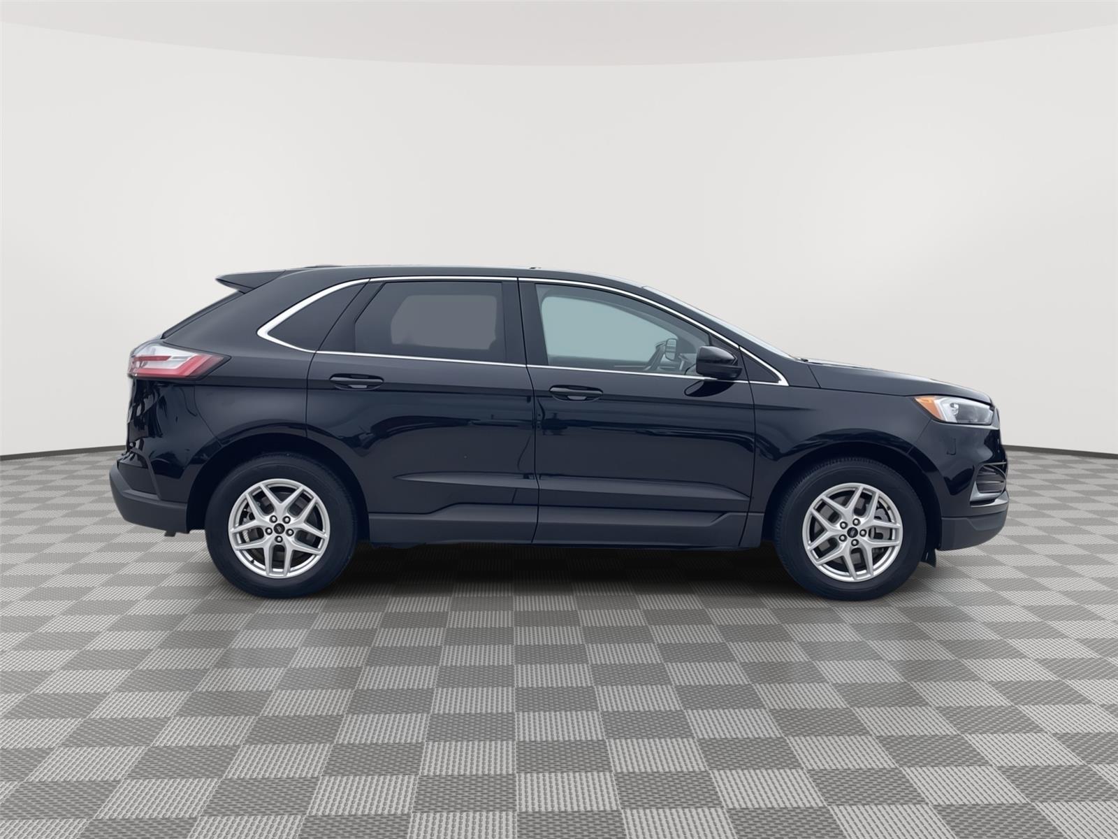 Vehicle photo 6