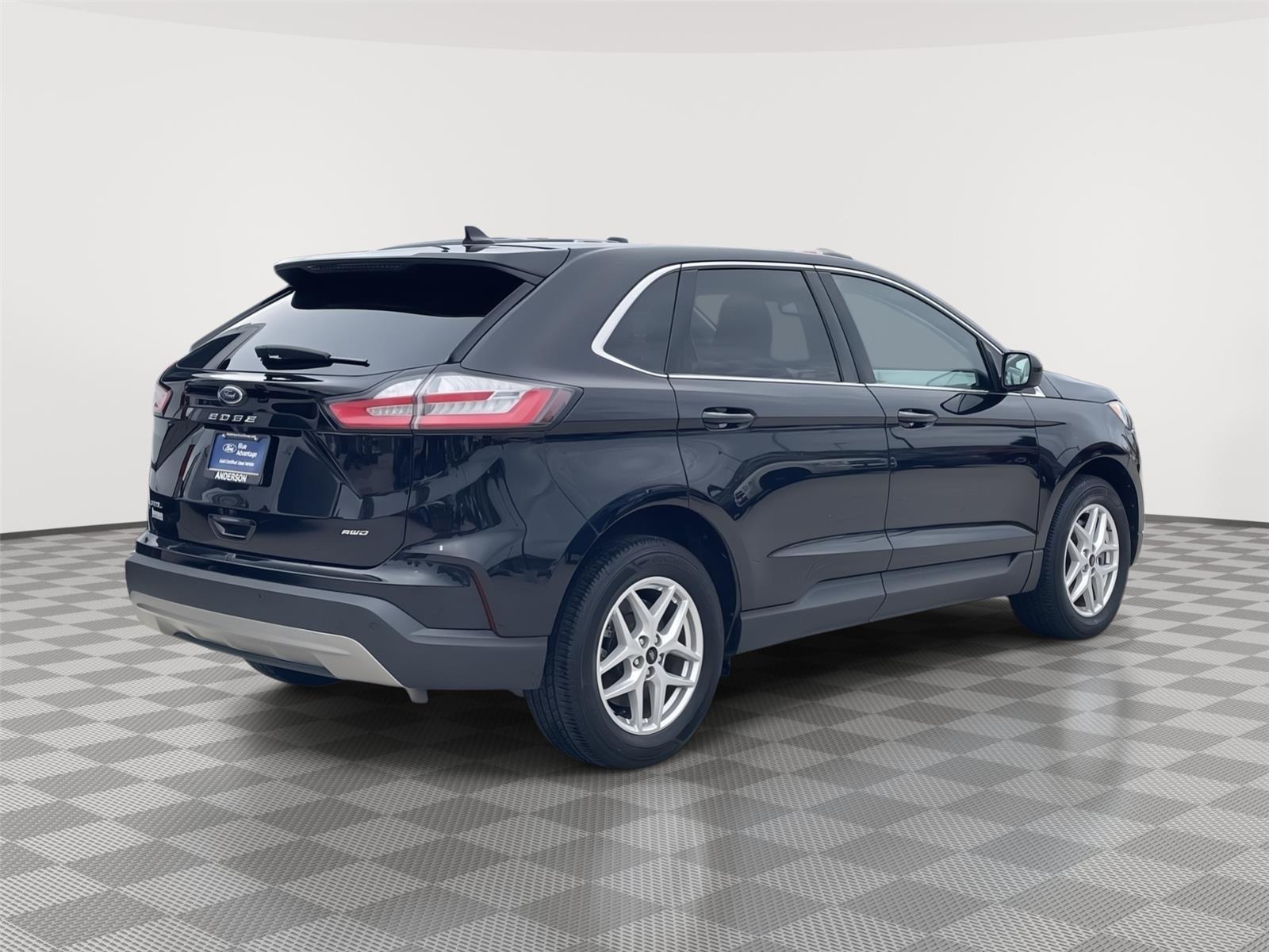 Vehicle photo 7