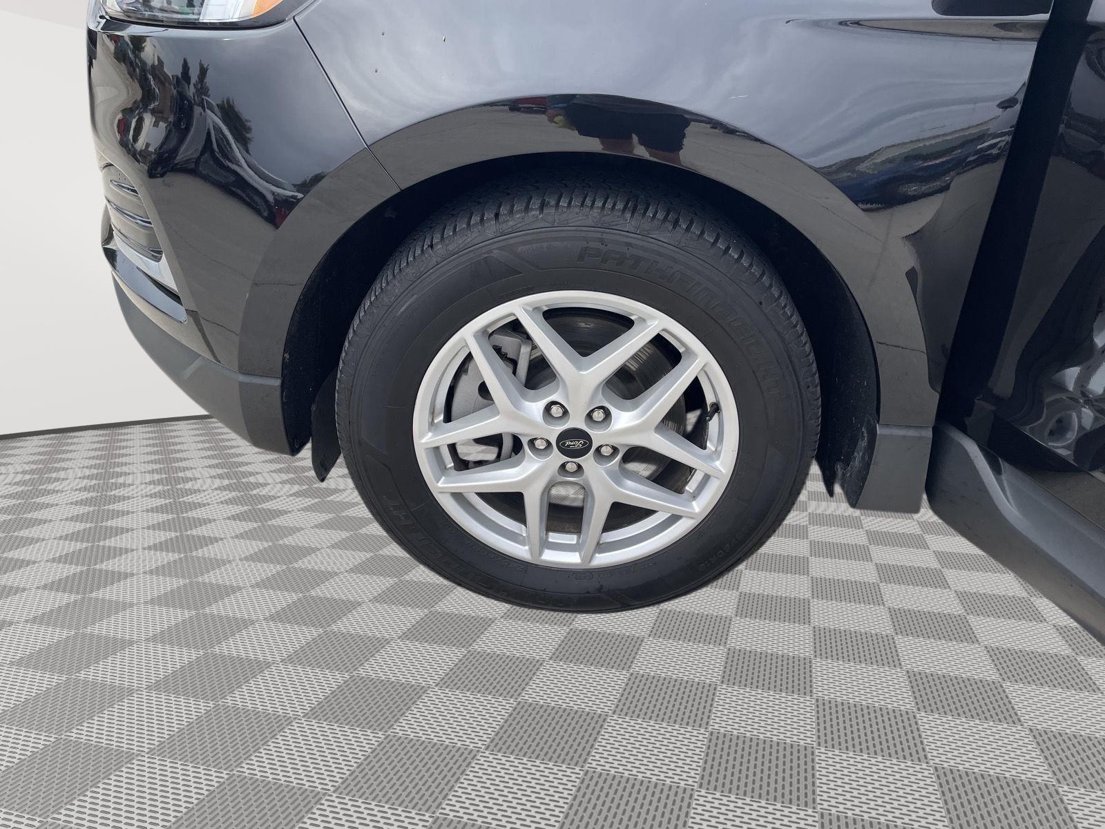 Vehicle photo 10
