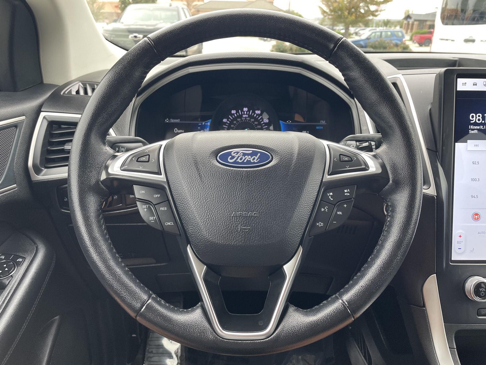 Vehicle photo 12