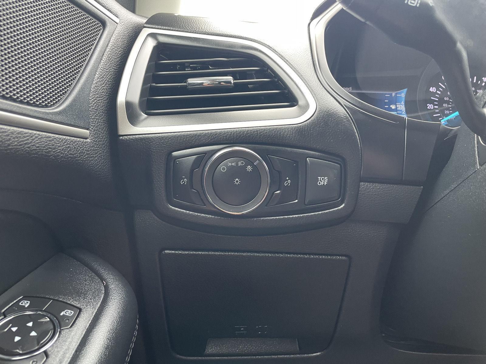 Vehicle photo 16