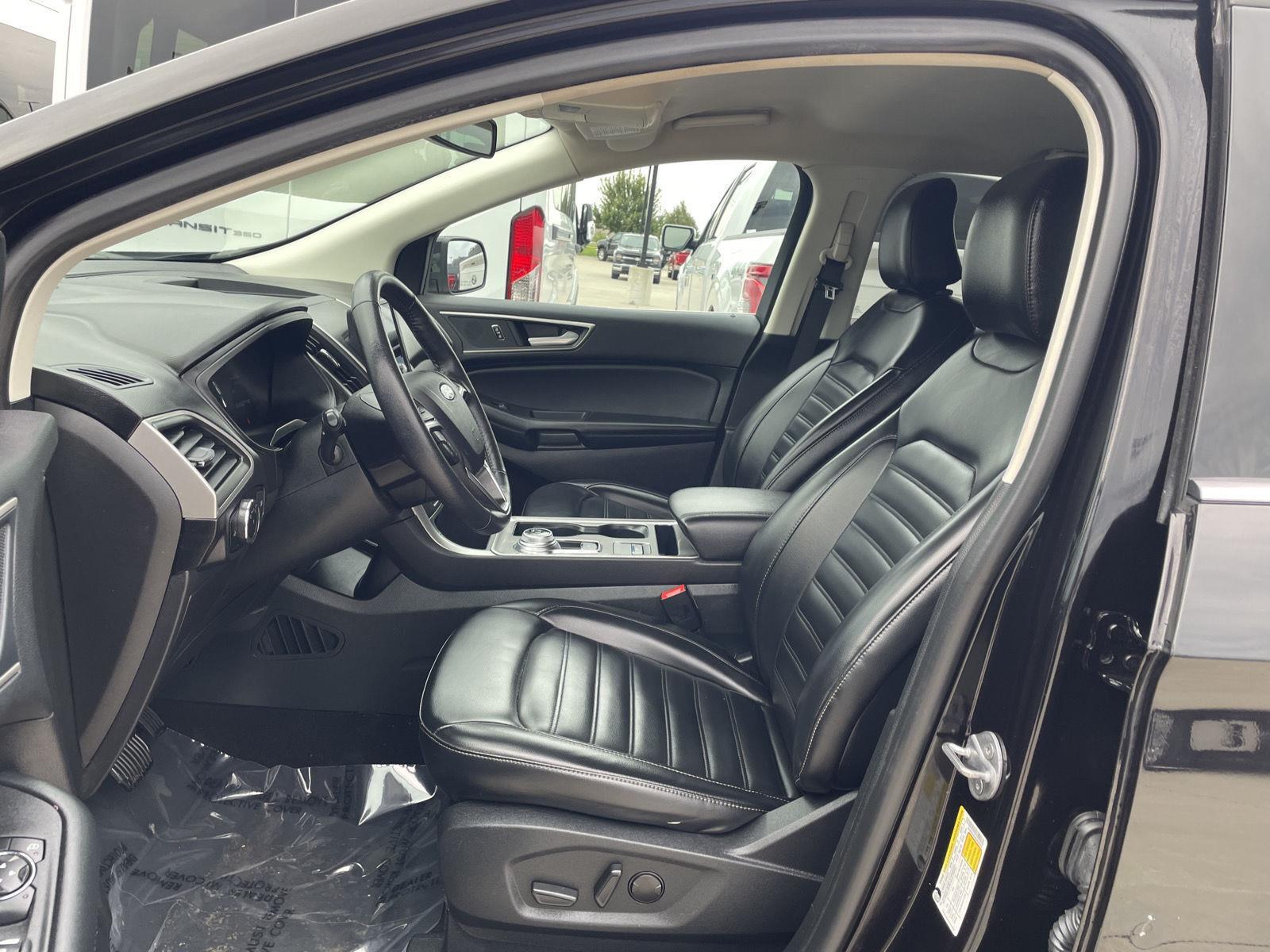 Vehicle photo 17